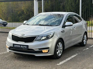 2016 Kia Rio III Рестайлинг, серебристый, 1079000 рублей, вид 3
