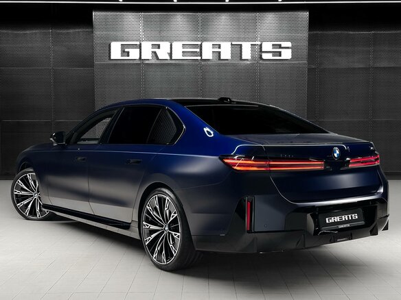 2026 BMW 7 серии 740 xDrive VII (G70) Рестайлинг, синий, 26500000 рублей - вид 7