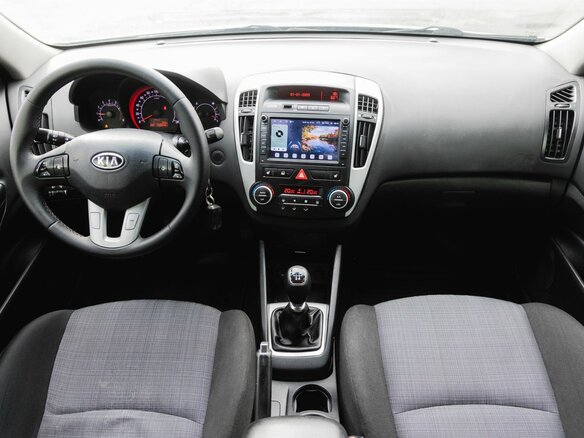 2010 Kia Ceed I Рестайлинг, серебристый, 600000 рублей - вид 13