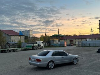 1998 Mercedes-Benz E-Класс 240 II (W210, S210), серебристый, 575000 рублей, вид 3