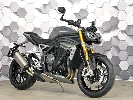 2021 Triumph Speed Triple, серый, 1427000 рублей, вид 1