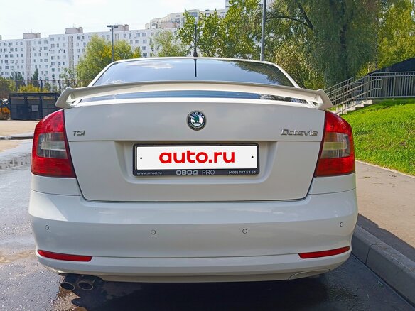2011 Skoda Octavia II (A5) Рестайлинг, белый, 650000 рублей - вид 2