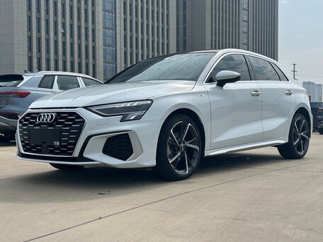2022 Audi A3 Sportback 35 TFSI IV (8Y), белый, 2443000 рублей, вид 2