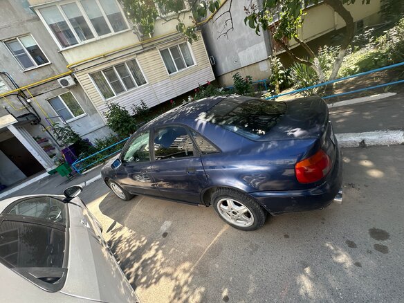 1995 Audi A4 I (B5), синий - вид 3