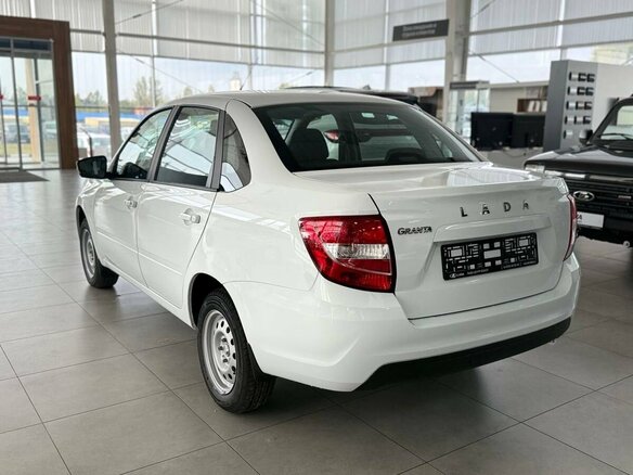 2026 Lada (ВАЗ) Granta I Рестайлинг, белый, 998550 рублей - вид 1