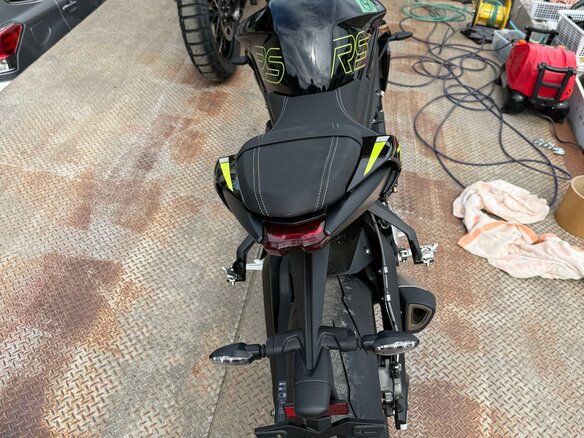 2025 Triumph Street Triple, чёрный, 1299000 рублей - вид 18