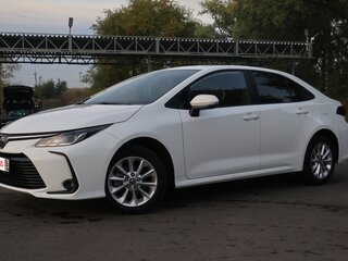 2022 Toyota Corolla XII (E210), белый, 1790000 рублей, вид 2
