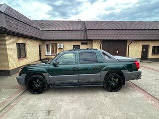 2002 Chevrolet Avalanche I, зелёный, 2300000 рублей, вид 1