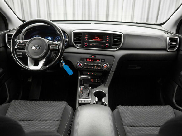 2018 Kia Sportage IV Рестайлинг, серебристый, 1800000 рублей - вид 7