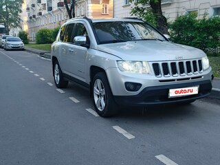 2011 Jeep Compass I Рестайлинг, серебристый, 900000 рублей, вид 3