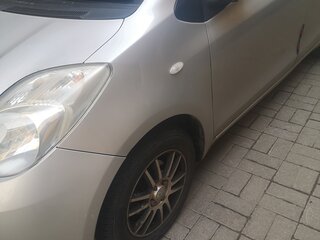 2005 Toyota Vitz II (XP90), серебристый, 500000 рублей, вид 2