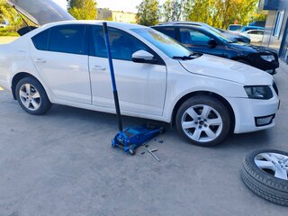 2013 Skoda Octavia III (A7), белый, 1000000 рублей, вид 4
