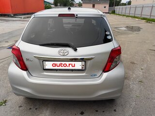 2011 Toyota Vitz III (XP130), серебристый, 645000 рублей, вид 3