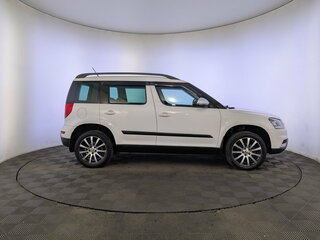 2015 Skoda Yeti I Рестайлинг, белый, 1299000 рублей, вид 4