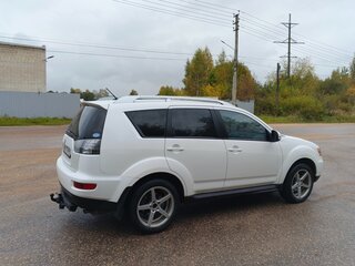 2010 Mitsubishi Outlander II Рестайлинг, белый, 850000 рублей, вид 3