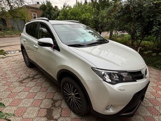 2015 Toyota RAV4 IV (XA40), белый, 1650000 рублей, вид 1