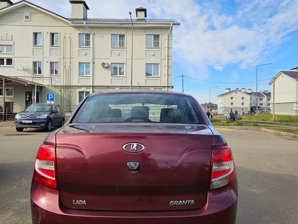 2013 Lada (ВАЗ) Granta I, красный, 320000 рублей - вид 3