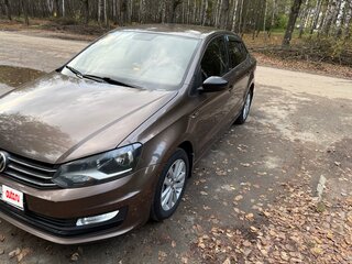 2017 Volkswagen Polo V Рестайлинг, коричневый, 1100000 рублей, вид 1