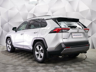 2021 Toyota RAV4 V (XA50), серебристый, 3440000 рублей, вид 3