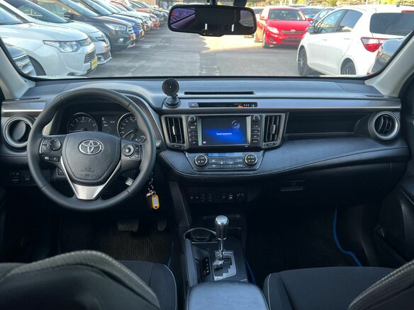 2017 Toyota RAV4 IV (XA40) Рестайлинг, белый - вид 11