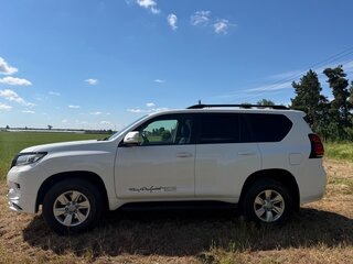 2018 Toyota Land Cruiser Prado 150 Series Рестайлинг 2, белый, 3800000 рублей, вид 3