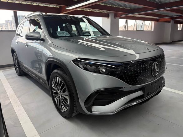 2025 Mercedes-Benz EQB 260 I Рестайлинг, серебристый, 4130000 рублей - вид 1