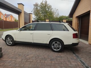 1999 Audi A6 II (C5), белый, 550000 рублей, вид 3