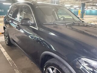 2020 BMW X5 25d IV (G05/G18), чёрный, 5000000 рублей, вид 3