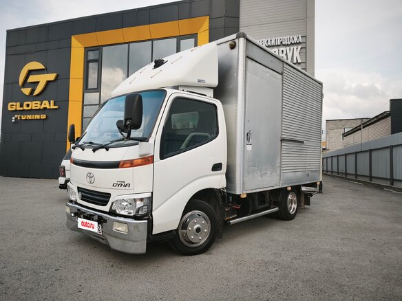 2000 Toyota Dyna, белый, 1300000 рублей - вид 1