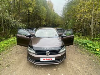 2015 Volkswagen Jetta VI Рестайлинг, коричневый, 1100000 рублей, вид 3