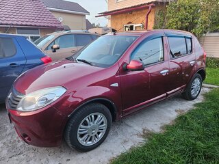 2013 Renault Sandero I, красный, 550000 рублей, вид 3