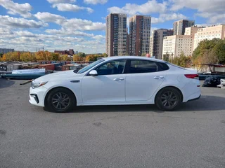 2020 Kia Optima IV Рестайлинг, белый, 1100000 рублей, вид 4