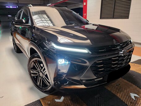 2023 Chevrolet Trax II, чёрный, 1780000 рублей, вид 2