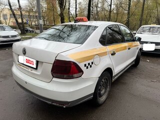 2018 Volkswagen Polo V Рестайлинг, белый, 449999 рублей, вид 2