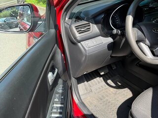 2012 Kia Rio 4-speed III, красный, 980000 рублей, вид 5