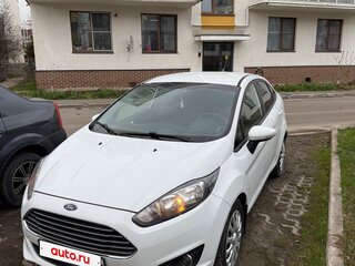 2016 Ford Fiesta Mk6 Рестайлинг, белый, 900000 рублей, вид 1