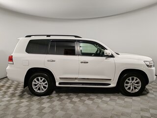 2016 Toyota Land Cruiser 200 Series Рестайлинг 2, белый, 5299000 рублей, вид 4