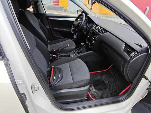2014 Skoda Octavia III (A7), белый, 580000 рублей - вид 9