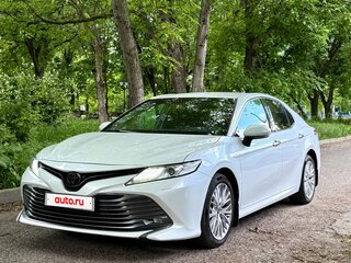 2019 Toyota Camry VIII (XV70), белый, 3030000 рублей, вид 1
