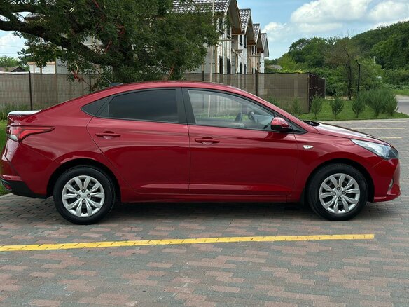 2020 Hyundai Solaris II Рестайлинг, красный, 1050000 рублей - вид 6