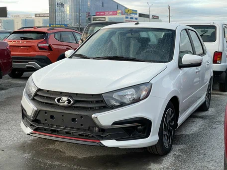 2026 Lada (ВАЗ) Granta Sportline I Рестайлинг, белый, 1358000 рублей, вид 1
