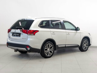 2018 Mitsubishi Outlander III Рестайлинг 2, белый, 2050000 рублей, вид 5