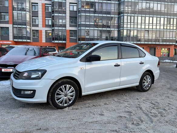 2019 Volkswagen Polo V Рестайлинг, белый, 900000 рублей - вид 2