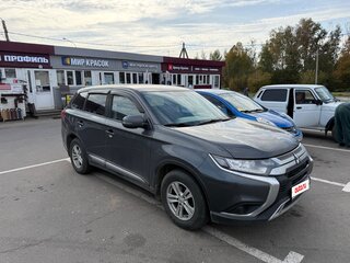 2020 Mitsubishi Outlander III Рестайлинг 3, серый, 2200000 рублей, вид 2
