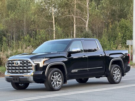 2024 Toyota Tundra Crew Max CrewMax III, чёрный, 8550000 рублей, вид 4