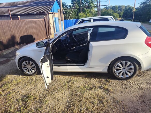2010 BMW 1 серии 116i I (E81/E82/E87/E88) Рестайлинг, белый - вид 5
