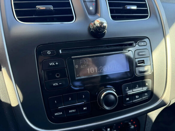 2014 Renault Sandero II, красный - вид 10