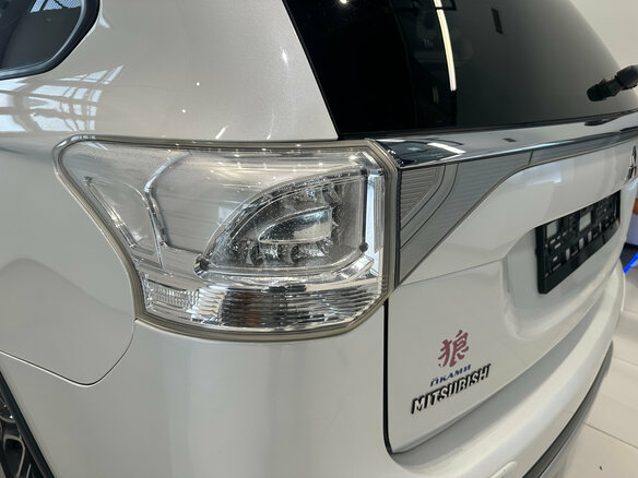 2014 Mitsubishi Outlander III Рестайлинг, белый, 1570000 рублей - вид 9