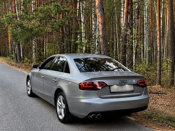 2010 Audi A4 IV (B8), серый, 1050000 рублей - вид 4