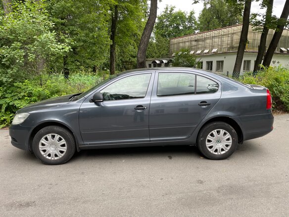 2011 Skoda Octavia II (A5) Рестайлинг, серый, 575000 рублей - вид 6